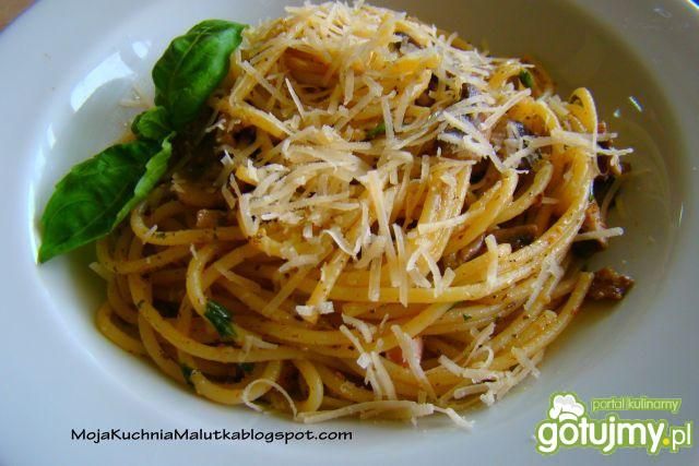 Pasta z pesto  z pieczarkami 