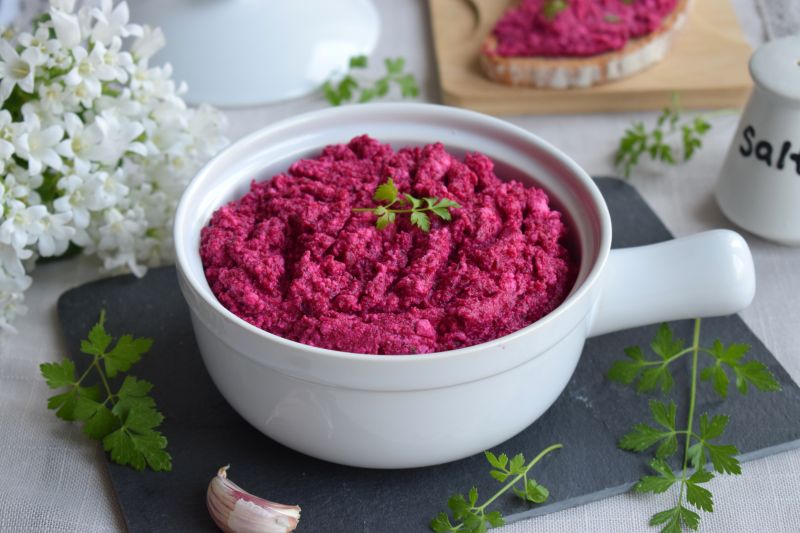 Pasta z pieczonego buraka i serka typu włoskiego Pasta z pieczonego buraka i serka typu włoskiego