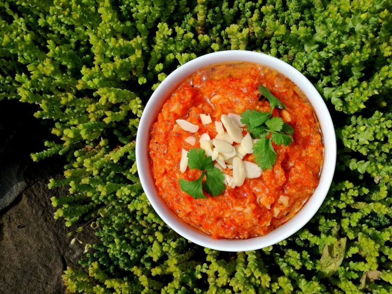 Pasta z pieczonej papryki z migdałami