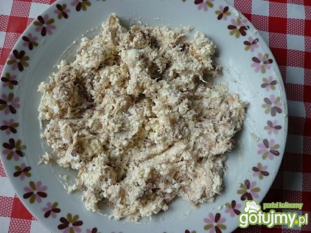 Pasta z sera i wędzonego dorsza.