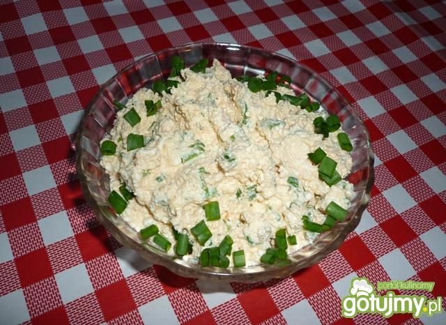 Pasta z sera twarogowego ze szczypiorem.