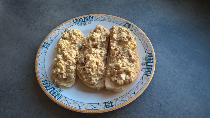 Pasta z tuńczyka i jajek z pieczarkami Pasta z tuńczyka i jajek z pieczarkami