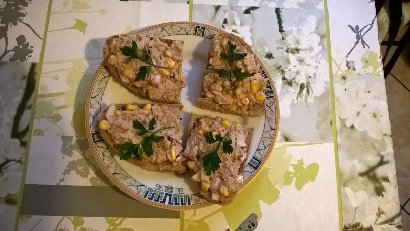 Pasta z tuńczyka, kukurydzy i cebuli