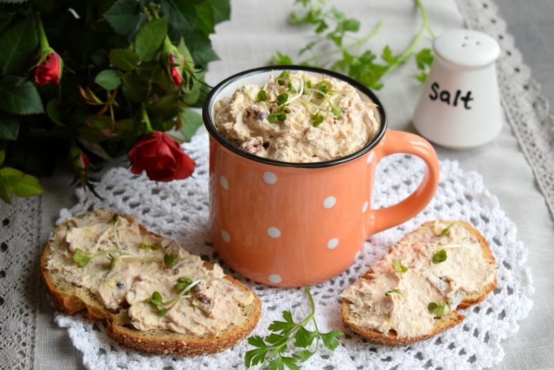 Pasta z tuńczyka, ricotty i suszonych pomidorów