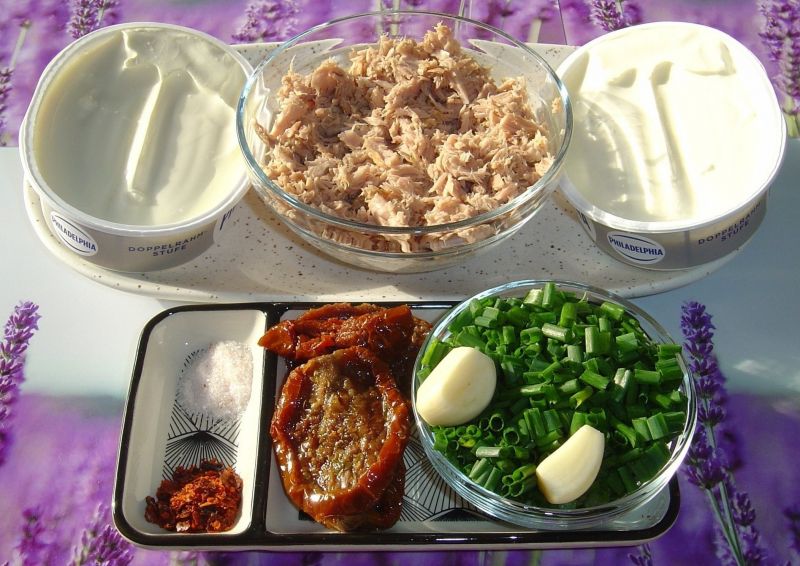 Pasta z tuńczyka z serkiem i suszonymi pomidorami