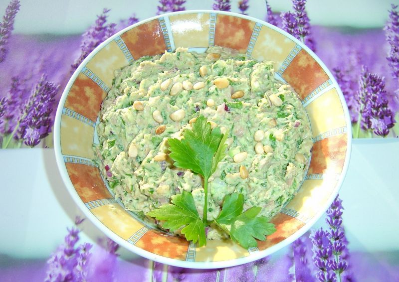 Pasta z tuńczyka z serkiem wiejskim i awokado