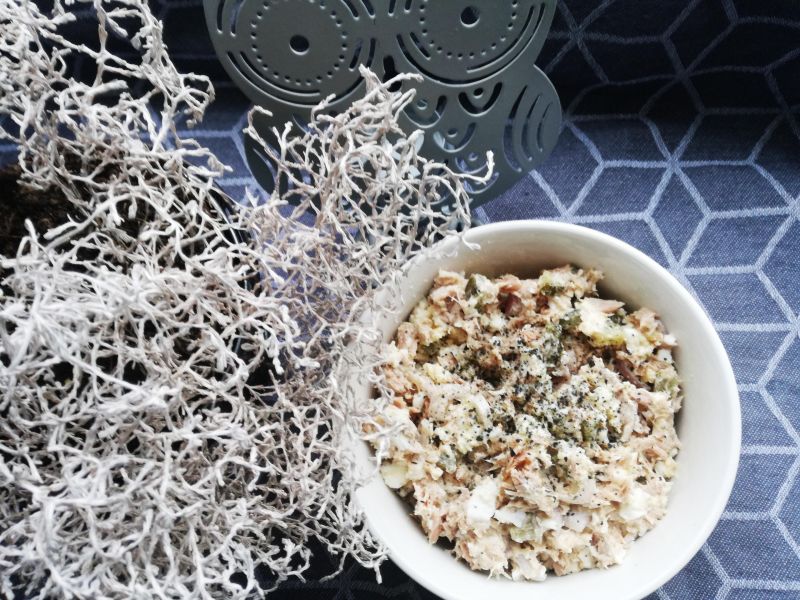 Pasta z tuńczykiem i czarną solą Pasta z tuńczykiem i czarną solą