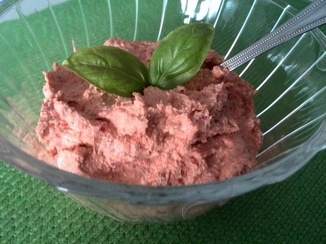 Pasta z twarogu i suszonych pomidorów Pasta z twarogu i suszonych pomidorów