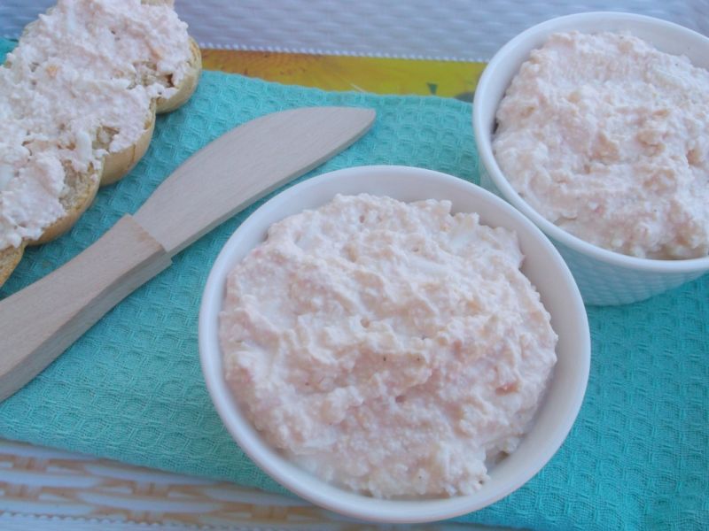 Pasta z twarożku jajek i chrzanu  Pasta z twarożku jajek i chrzanu