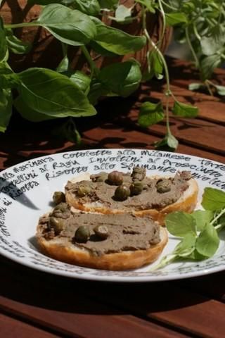 Pasta z wątróbki drobiowej z kaparami Pasta z wątróbki drobiowej z kaparami