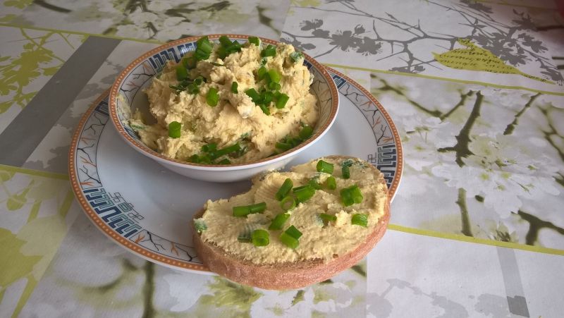 Pasta z wędzonego dorsza ze szczypiorkiem Pasta z wędzonego dorsza ze szczypiorkiem