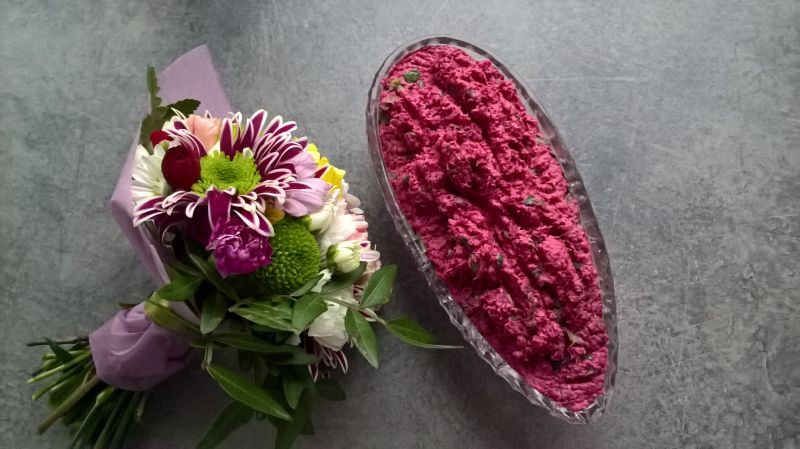 Pasta z wędzonej makreli i pieczonego buraka