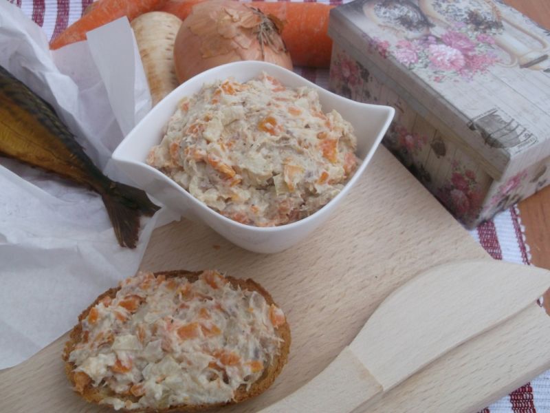 Pasta z wędzonej makreli i warzyw