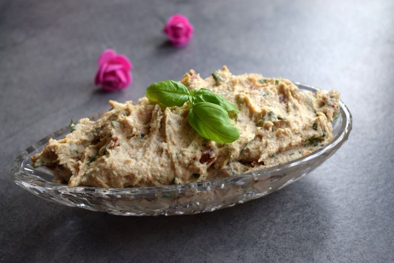 Pasta z wędzonej makreli z bazylią