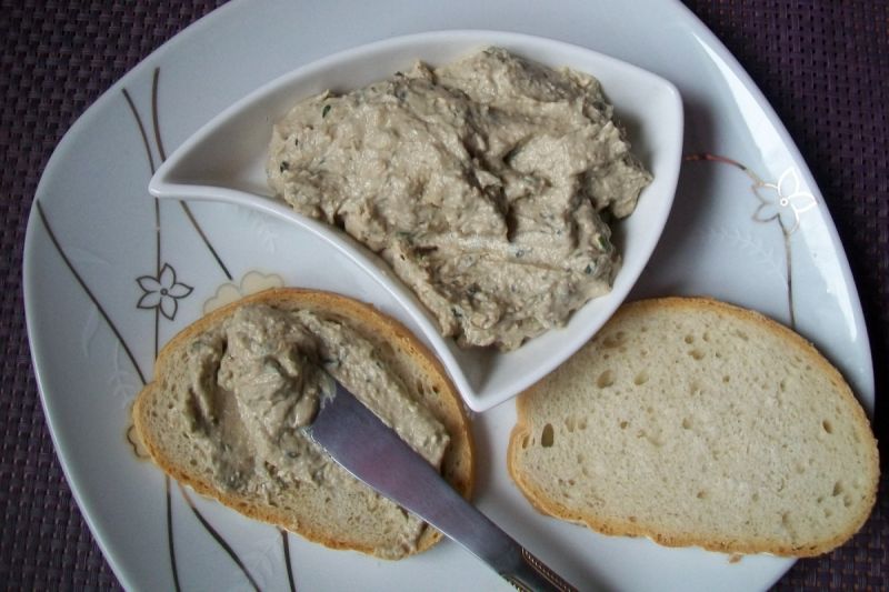 Pasta z wędzonych szprotek