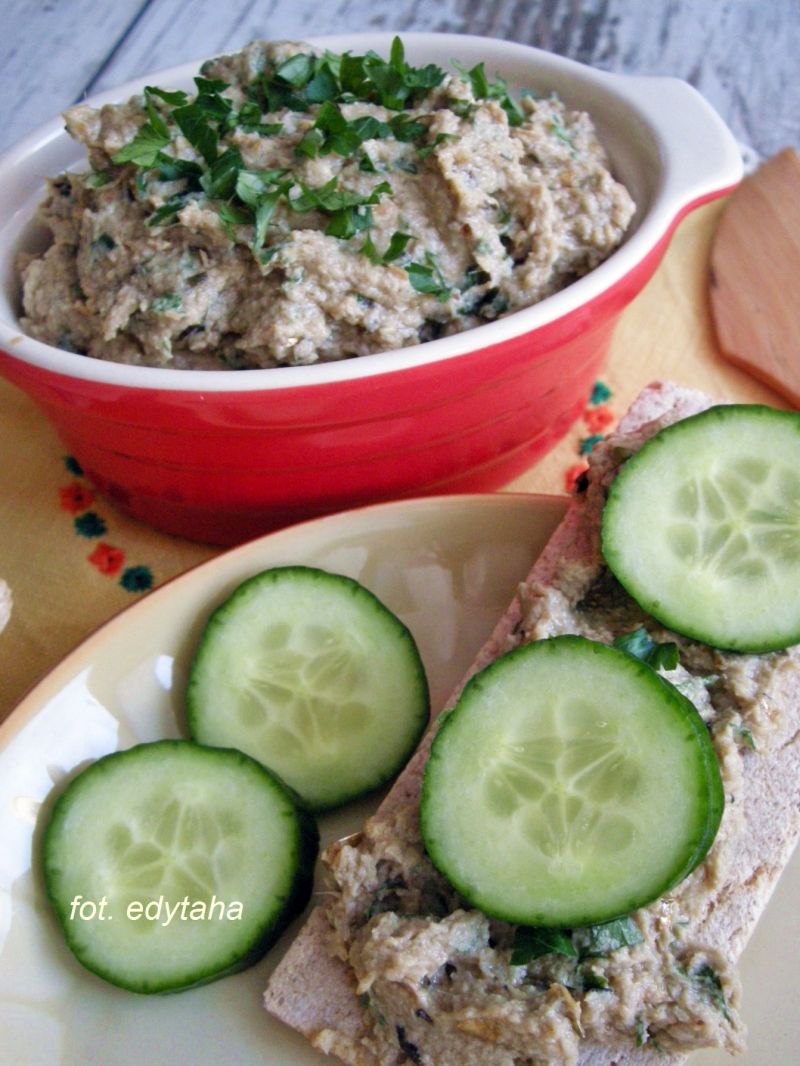 Pasta z wędzonych szprotek