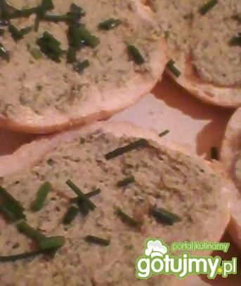 pasta z wędzonych szprotek.