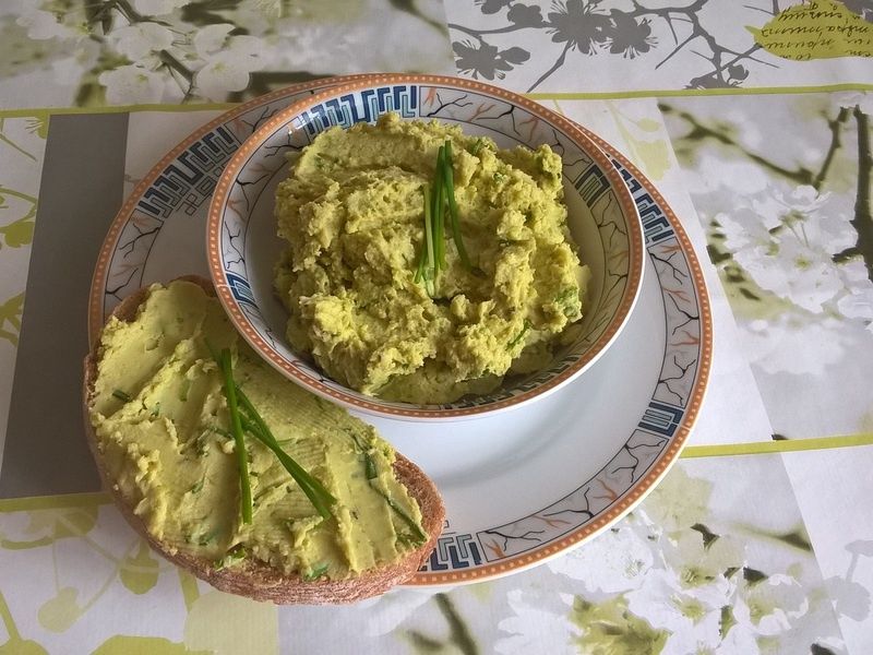 Pasta z zielonego groszku i jajek