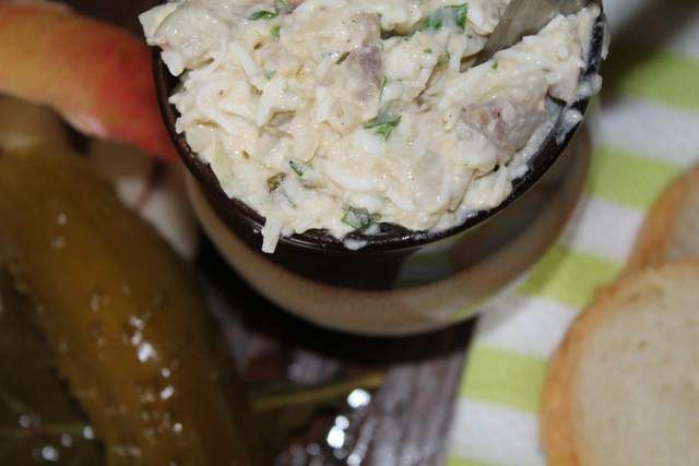 Pasto-sałatka ze śledziem