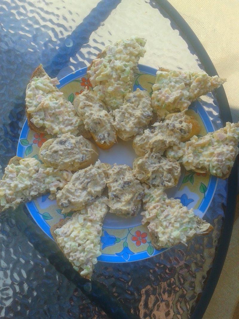 Pasty kanapkowe z kurczakiem i z jajkami i szynką Pasty kanapkowe z kurczakiem i z jajkami i szynką