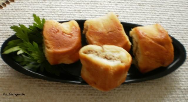 Paszteciki drożdżowe z mięsem kurczaka : Paszteciki drożdżowe z mięsem kurczaka :