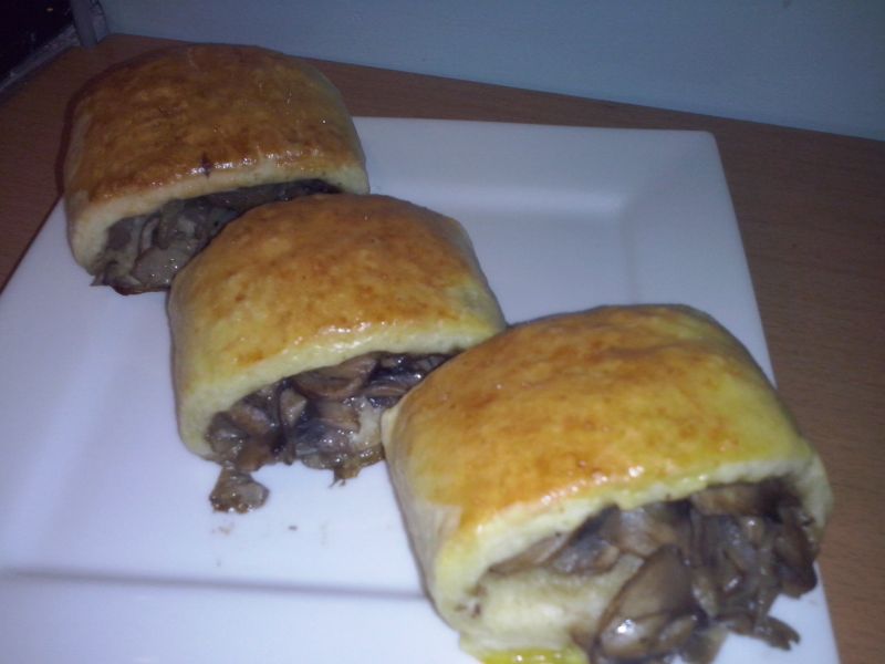 Paszteciki krucho- drożdżowe z pieczarkami Paszteciki krucho- drożdżowe z pieczarkami