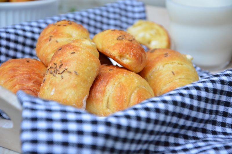 Paszteciki serowe z fetą i kminkiem Paszteciki serowe z fetą i kminkiem