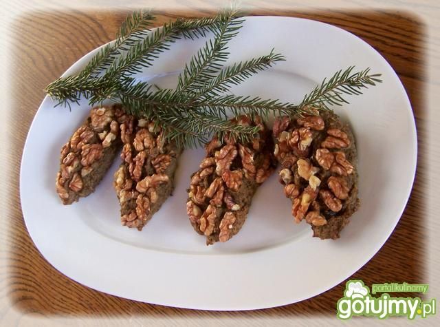 Paszteciki szyszki  orzechowe.