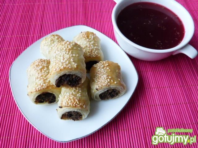 Paszteciki z ciasta francuskiego 