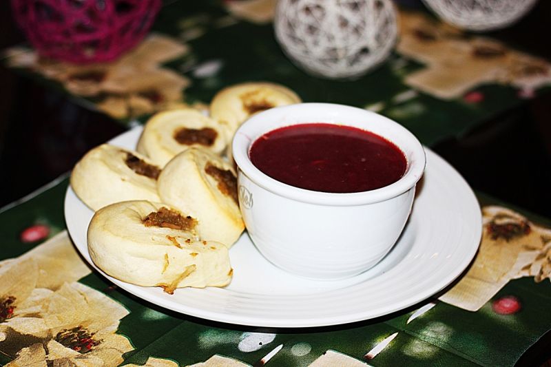 Paszteciki z kapustą , grzybami i żurawiną  Paszteciki z kapustą , grzybami i żurawiną