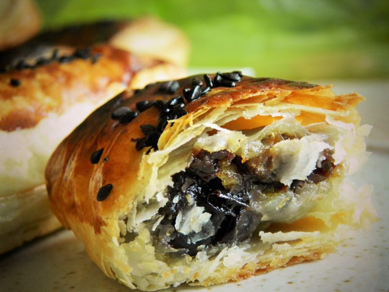 Paszteciki z wątróbką i śliwką  