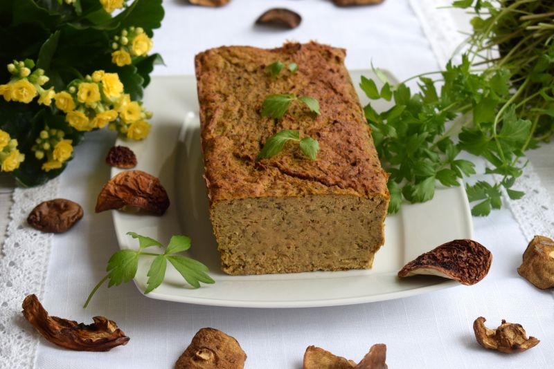 Pasztet rosołowy z suszonymi grzybami i lubczykiem Pasztet rosołowy z suszonymi grzybami i lubczykiem