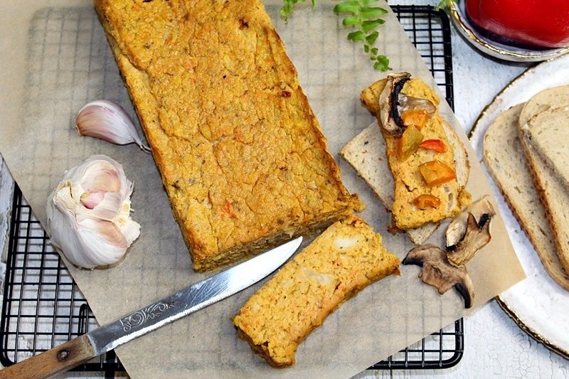 Pasztet warzywny z selera i ciecierzycy