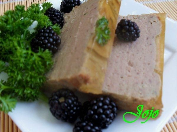 Pasztet wieprzowy w galarecie.