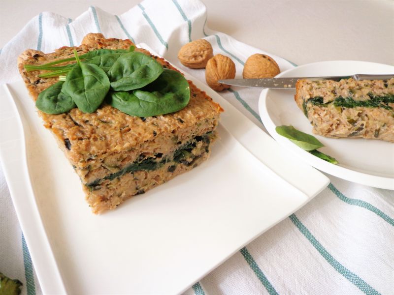 Pasztet z cukinii, orzechów włoskich i szpinaku  Pasztet z cukinii, orzechów włoskich i szpinaku