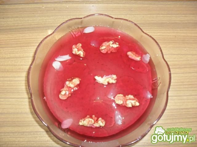 Pasztet z galaretką i orzechami