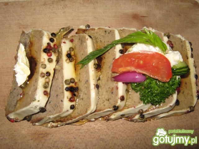 Pasztet z królika ze śliwkami