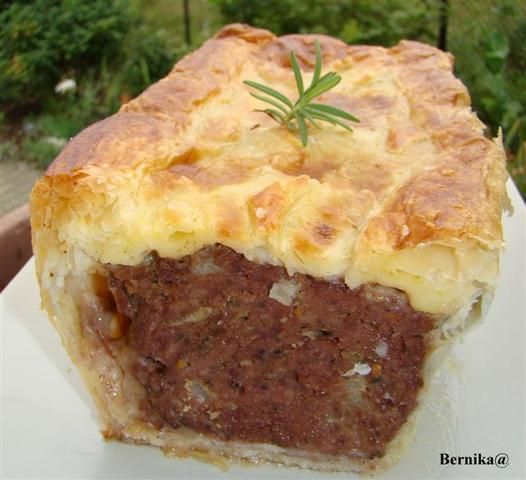 Pasztet z mielonego mięsa w cieście 