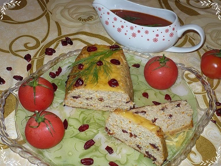 Pasztet z żurawiną  i sosem