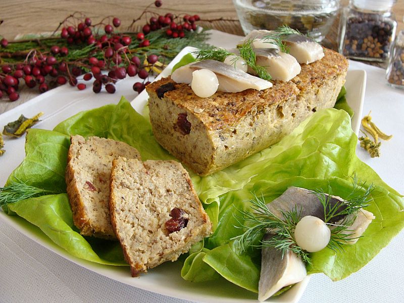 Pasztet ze śledzi z żurwiną