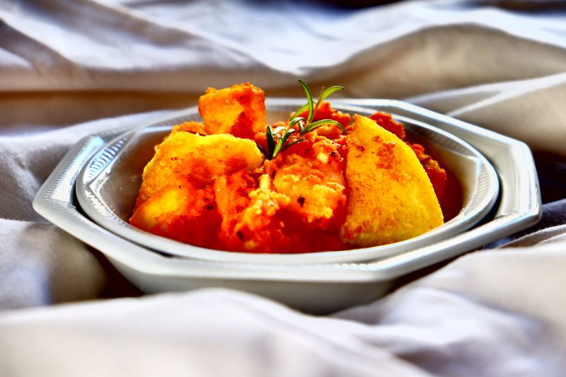 Patatas Bravas, ziemniaki z sosem pomidorowym