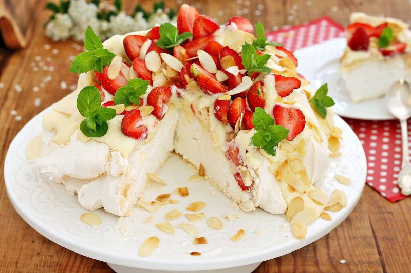 Pawlova z kremem patissier  