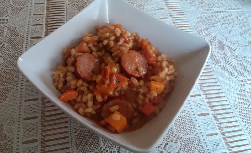 Pęczak z kiełbasą i warzywami Pęczak z kiełbasą i warzywami