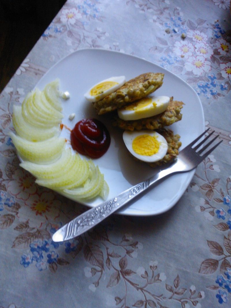 Pęczakowe placuszki cebulowe