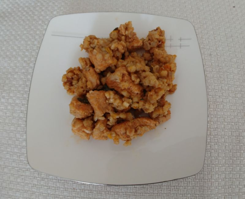 Pęczotto z indykiem, papryką i cukinią