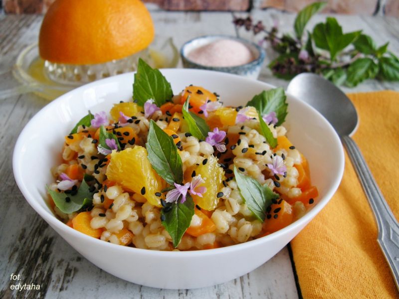Pęczotto z pomarańczą, marchwią i cynamonową bazyl Pęczotto z pomarańczą, marchwią i cynamonową bazyl