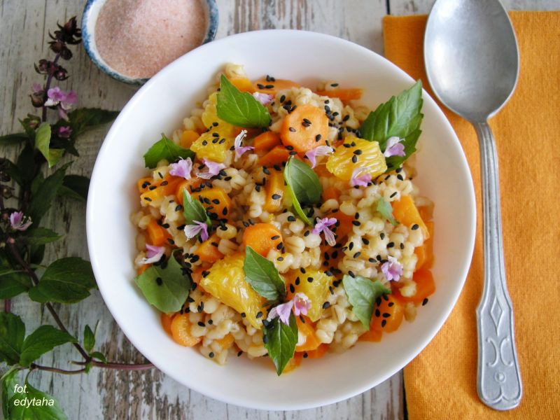 Pęczotto z pomarańczą, marchwią i cynamonową bazyl Pęczotto z pomarańczą, marchwią i cynamonową bazyl