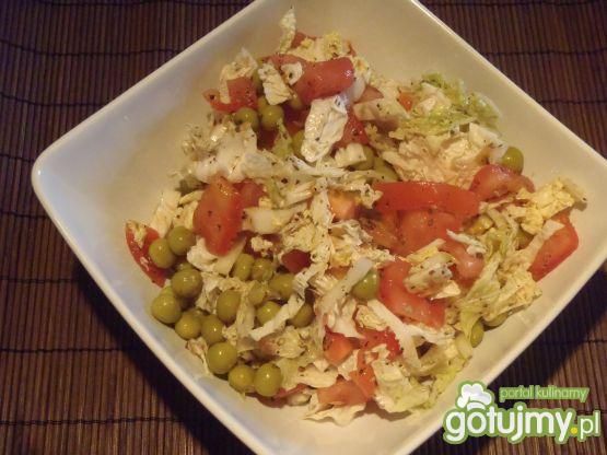 Pekinka z groszkiem i pomidorami Pekinka z groszkiem i pomidorami