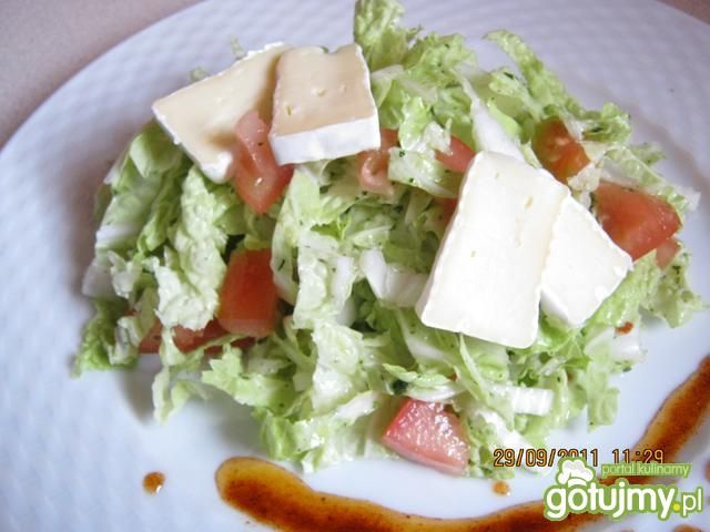 Pekińska z kawałkami sera pleśniowego.