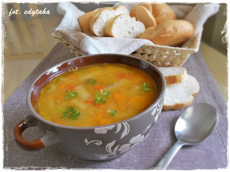 Pełna beta-karotenu zupa z soczewicy 